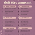 Une femme souriante écrivant ses objectifs sur un tableau coloré.