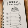 Femme utilisant un bullet journal pour gérer ses économies