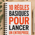 Femme souriante consultant des documents pour son entreprise en démarrage.