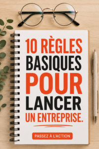 Femme souriante consultant des documents pour son entreprise en démarrage.