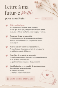 Une femme écrivant une lettre inspirante à son futur soi dans un cadre tranquille.