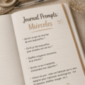 Femme écrivant dans son journal avec des idées créatives