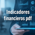 Femme analysant des graphiques d'indicateurs financiers pour mieux investir.