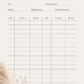 Femme utilisant son ordinateur pour écrire, inspirée par Pinterest pour monétiser son contenu.