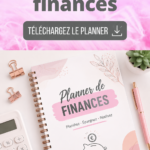 Femme utilisant un planner financier pour organiser ses finances personnelles.