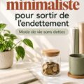 Femme dans un intérieur minimaliste, se sentant libérée de ses dettes