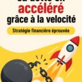 Femme tenant un carnet de gestion financière, illustrant la méthode Velocity Banking